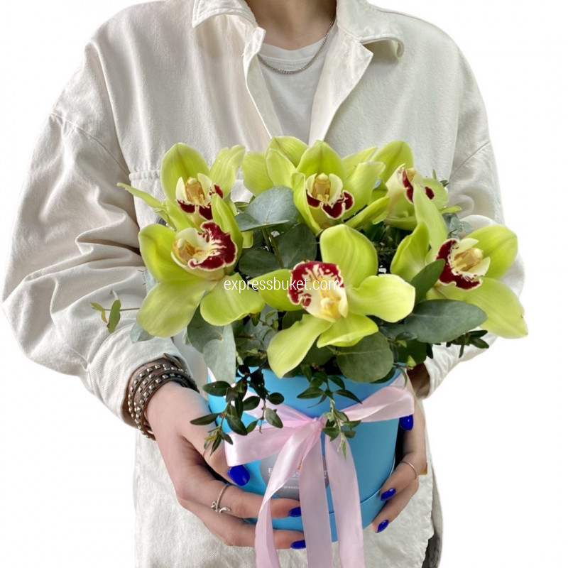 Шляпная коробка с орхидеей 